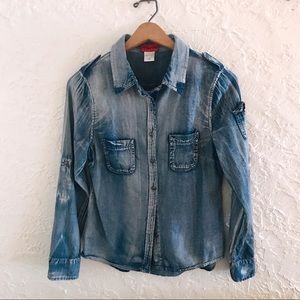 NWOT Red Tulips light denim jean button top